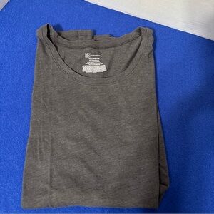 No Boundries gray scoop neck t. Women’s.